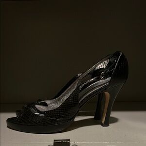 Isabella Fiore Chic Black Peep-Toe Heels in Snakeskin